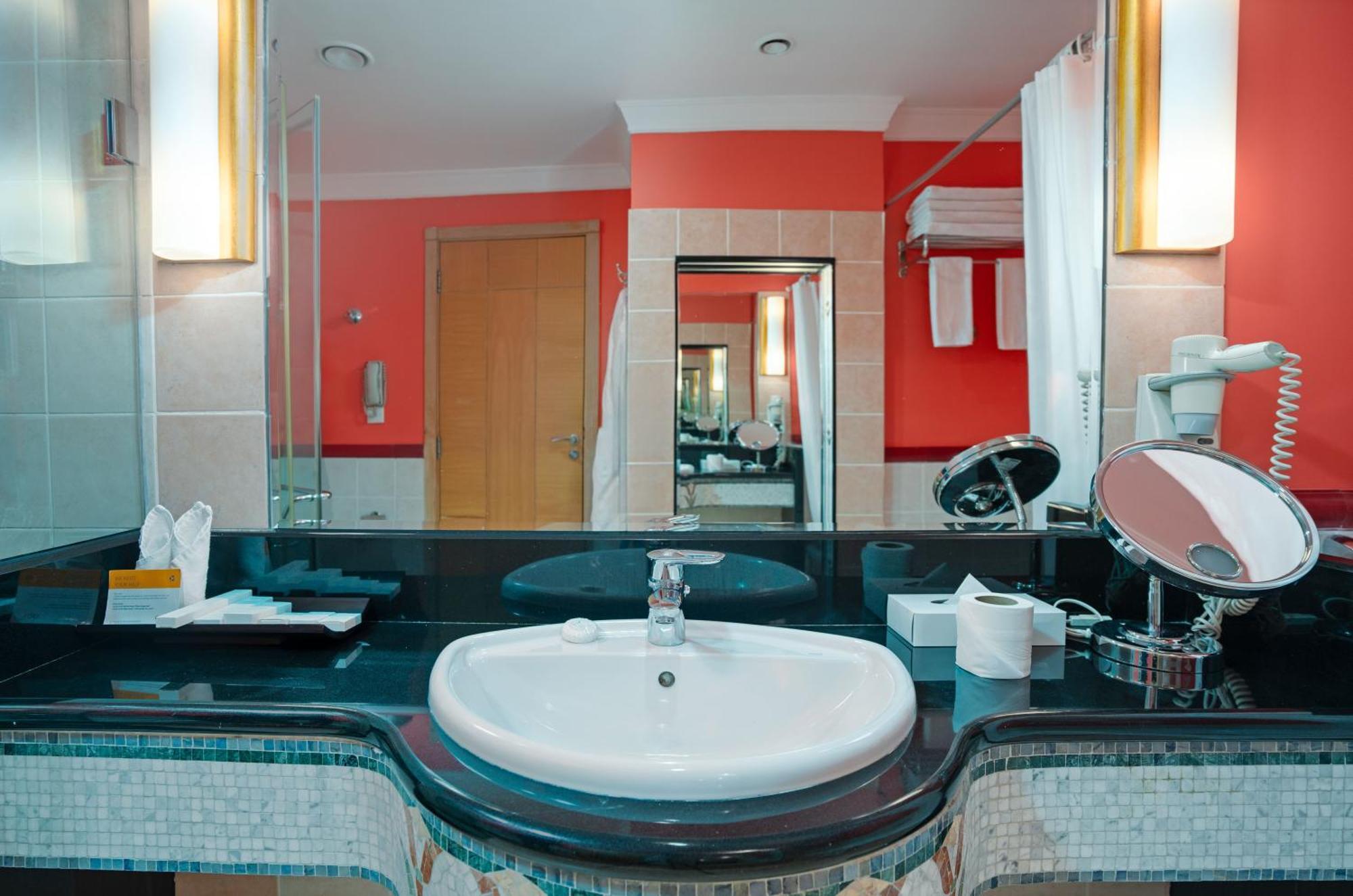 Hotel Oryx 4*